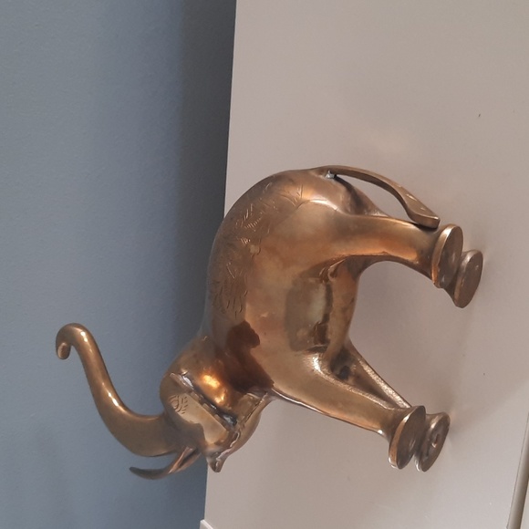 Vintage Brass Elephant decor - Picture 5 of 5